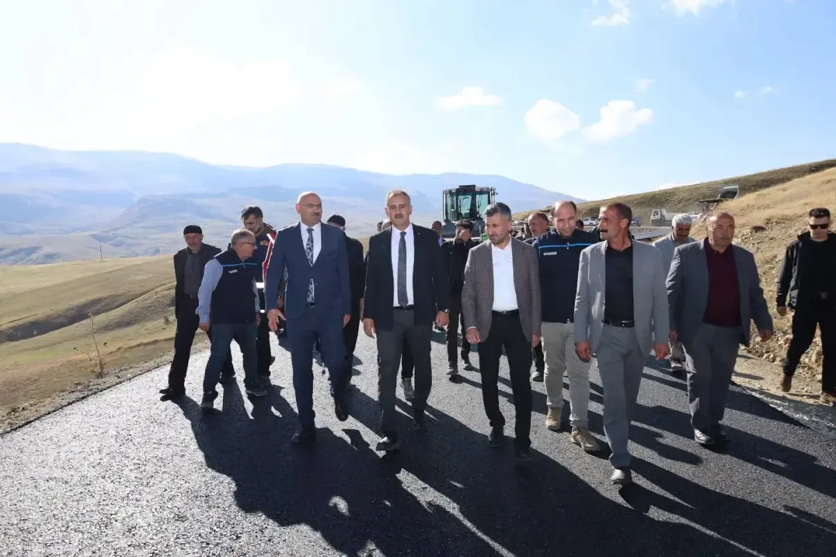 Vali Bozkurt, köy ziyaretleri kapsamında vatandaşlarla bir araya geldi