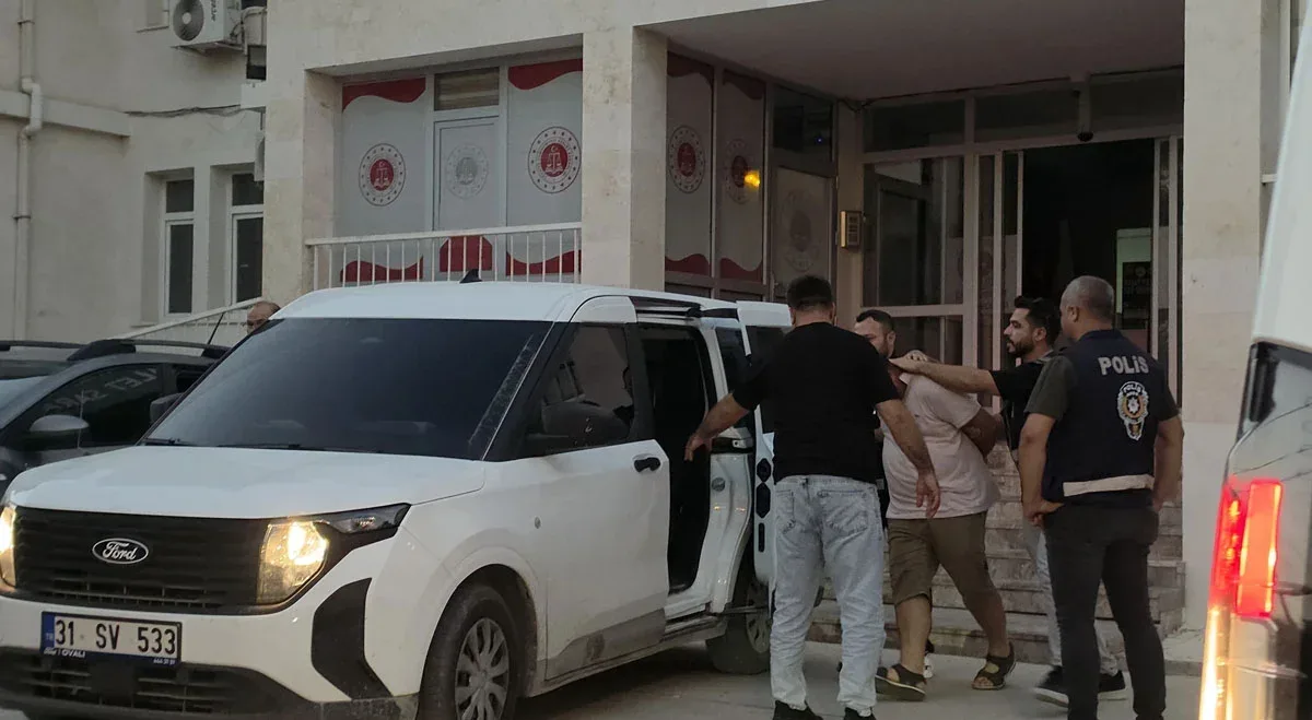 15 yaşındaki çocuğu alıkoyan iki kişi tutuklandı