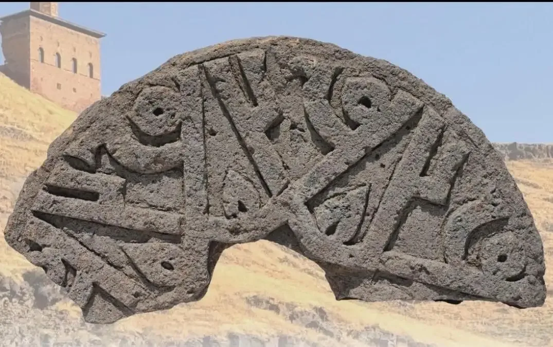 Ani Ören Yeri’nde tarihi keşif: Üzerinde “Hz. Muhammed” yazan taş bulundu