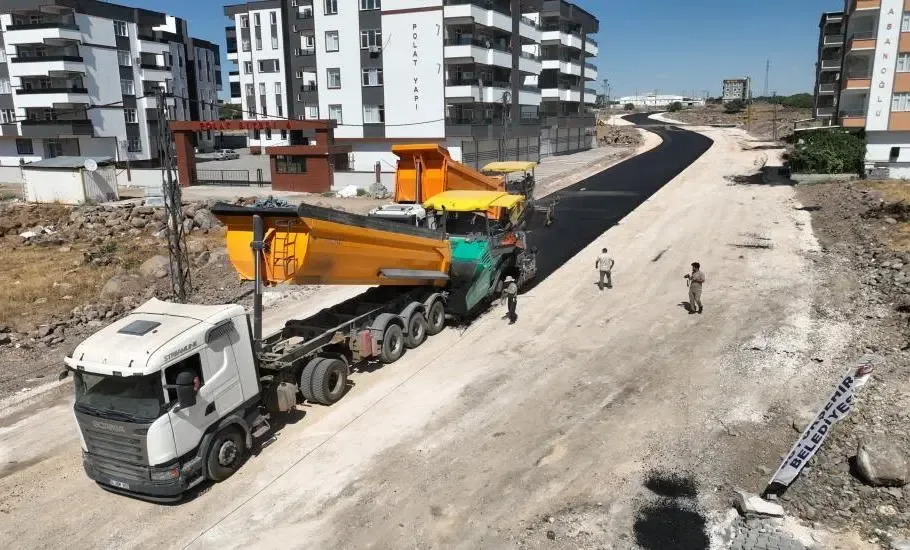 Siverek’te Ramazan Baran Bulvarı sıcak asfaltla yenilendi