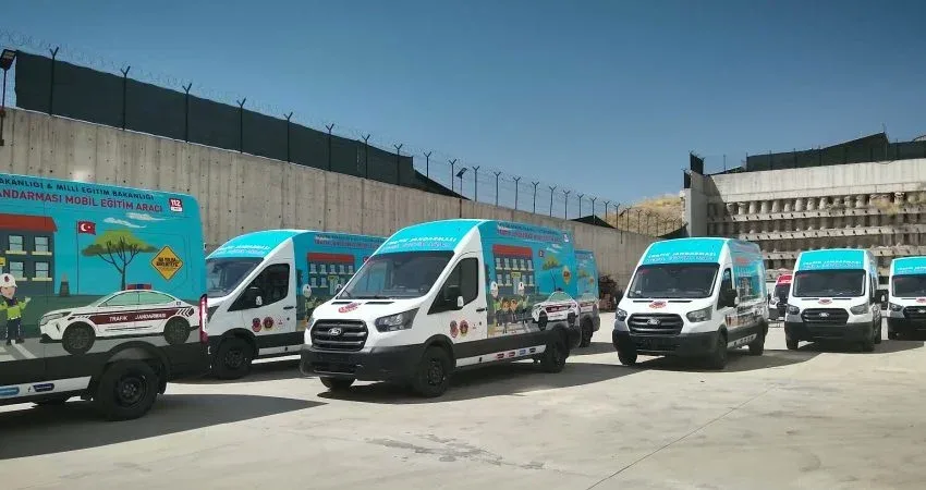 Jandarmadan çocuklara trafik eğitimi