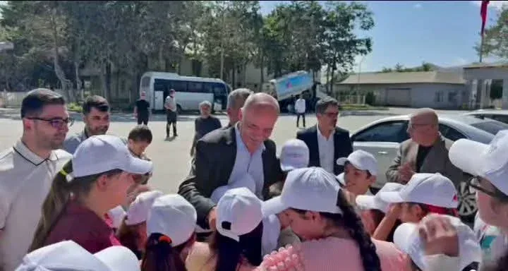 Yücelik'ten çocuklara dokunuş: "Büyük bir aileyiz"