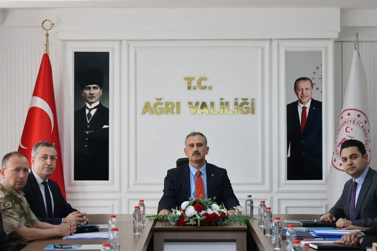 Ağrı'da eğitim güvenliği toplantısı Vali Önder Bozkurt başkanlığında yapıldı