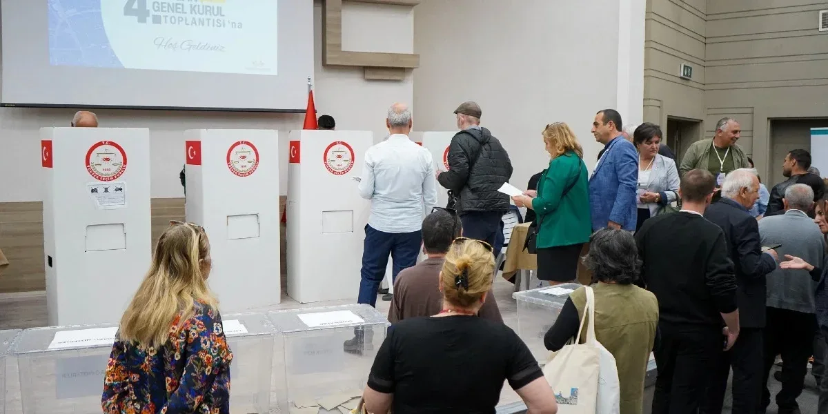 Bornova Kent Konseyinde Mengüş yeniden başkan