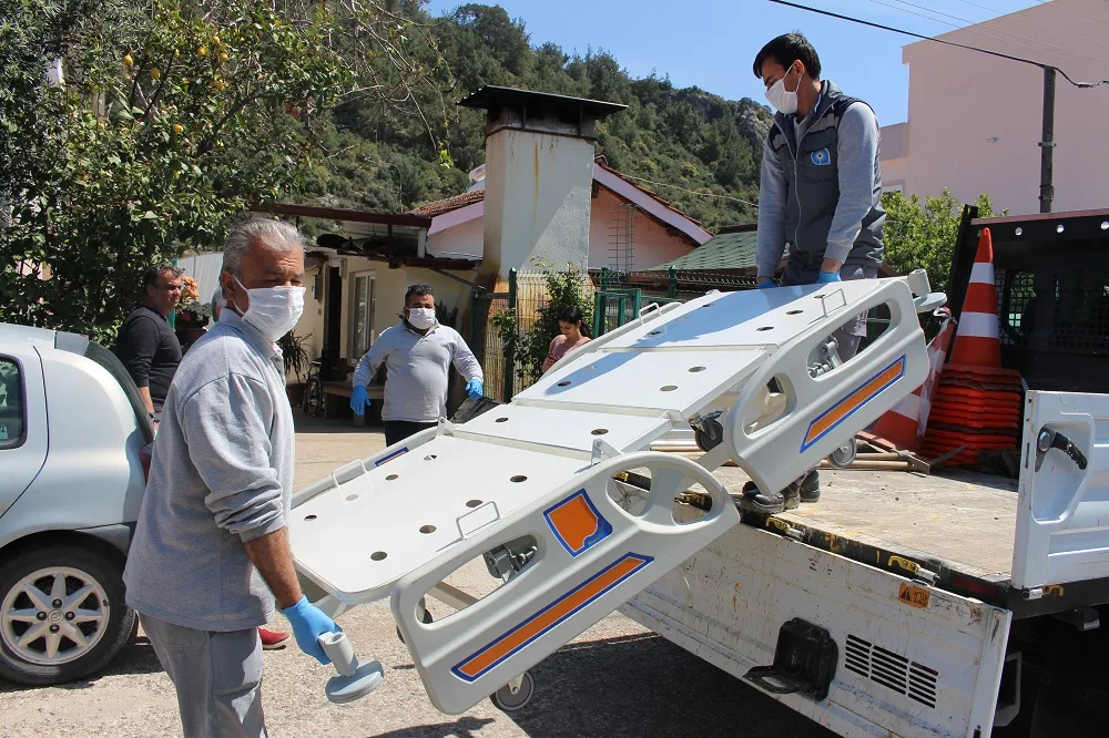 Büyükşehir’in hasta yatağı yardımları devam ediyor
