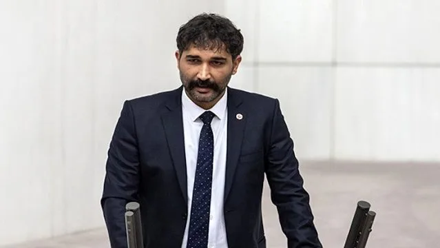 Kadıköy'de 5 kişilik grup TİP milletvekili Barış Atay'a saldırdı
