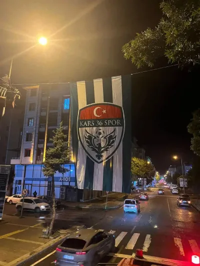 Kars’ta Yeşil-Beyaz çoşkusu: Sokaklar Kars 36 spor bayraklarıyla donatıldı